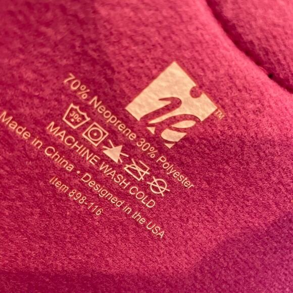 i.e. Neoprene Laptop Messenger Bag Removable Strap, Black, White, Pink Paisley - Picture 6 of 11